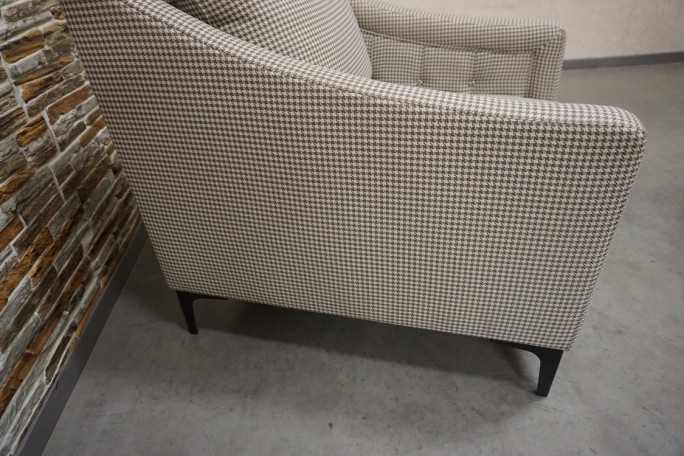 FOTEL DUŻY JASNY MATERIAŁOWY SZER. 82 CM