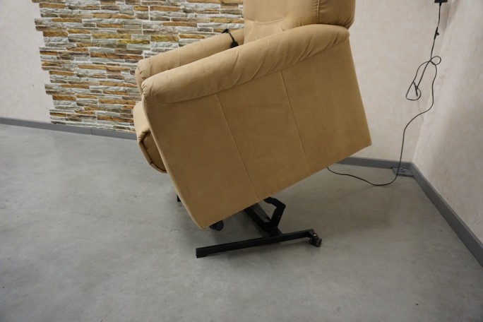 FOTEL ELEKTRYCZNY NA PILOTA Z FUNKCJA POMOCY...