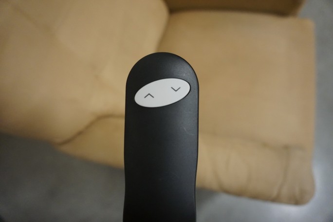 FOTEL ELEKTRYCZNY NA PILOTA Z FUNKCJA POMOCY...