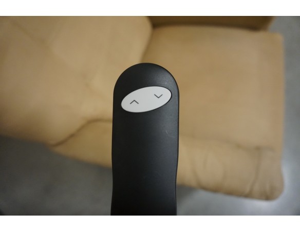 FOTEL ELEKTRYCZNY NA PILOTA Z FUNKCJA POMOCY WSTAWANIA 3w1