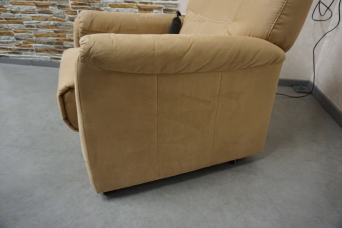 FOTEL ELEKTRYCZNY NA PILOTA Z FUNKCJA POMOCY...