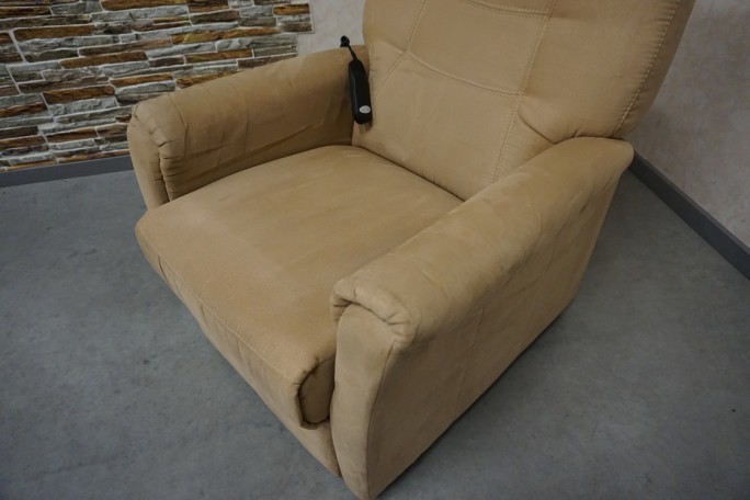 FOTEL ELEKTRYCZNY NA PILOTA Z FUNKCJA POMOCY...