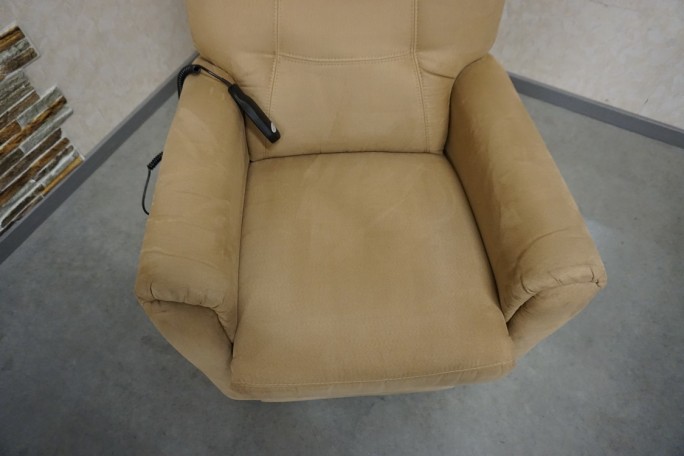 FOTEL ELEKTRYCZNY NA PILOTA Z FUNKCJA POMOCY...