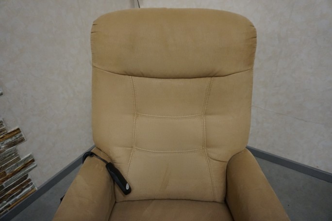 FOTEL ELEKTRYCZNY NA PILOTA Z FUNKCJA POMOCY...