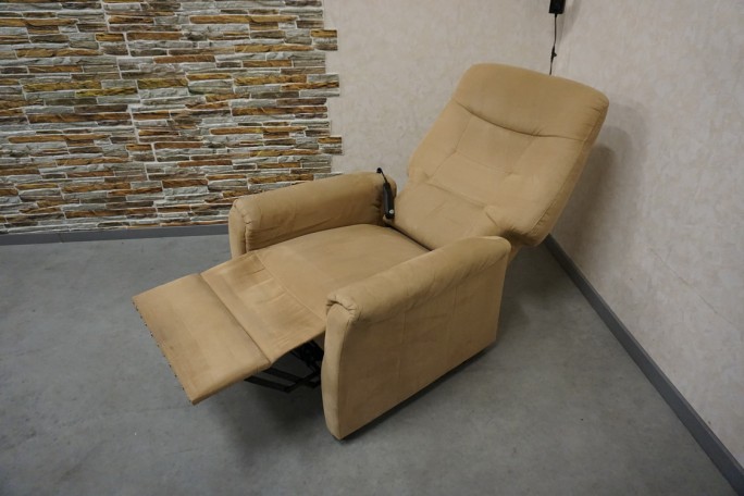 FOTEL ELEKTRYCZNY NA PILOTA Z FUNKCJA POMOCY...