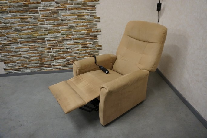 FOTEL ELEKTRYCZNY NA PILOTA Z FUNKCJA POMOCY...