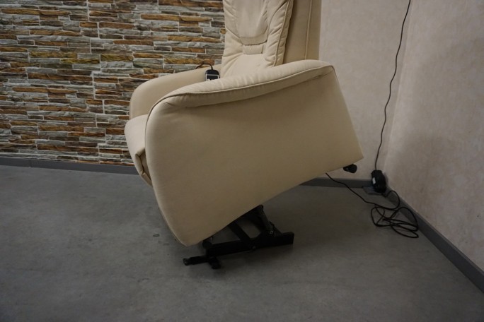 FOTEL ELEKTRYCZNY NA PILOTA HUKLA Z FUNKCJA...