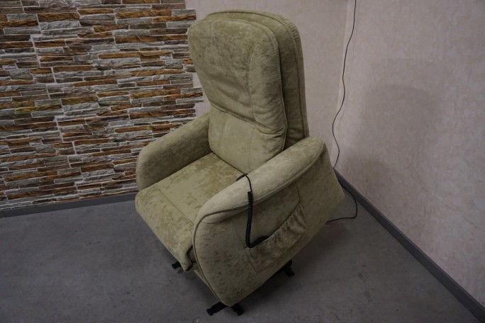 FOTEL ELEKTRYCZNY NA PILOTA HUKLA CUMULUS FUNKCJA POMOCY WSTAWANIA 3w1