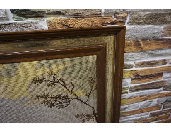 OBRAZ W DREWNIANEJ RAMIE PROSTOKĄTNY GOBELIN SZER. 102 CM