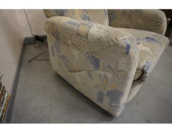 FOTEL ELEKTRYCZNY NA PILOTA FUNKCJA POMOCY WSTAWANIA 3w1