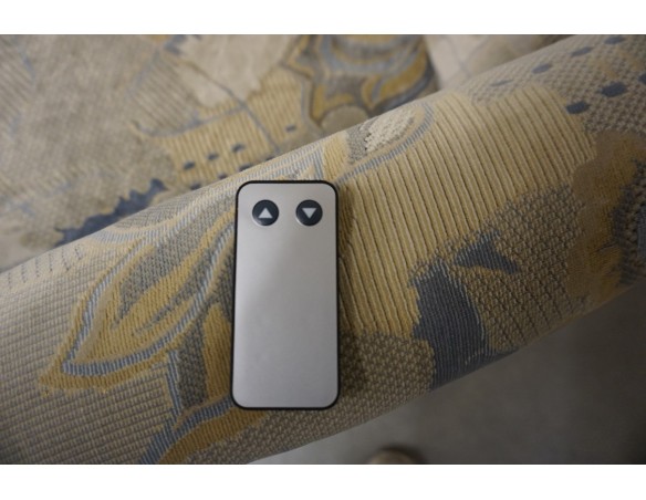 FOTEL ELEKTRYCZNY NA PILOTA FUNKCJA POMOCY WSTAWANIA 3w1