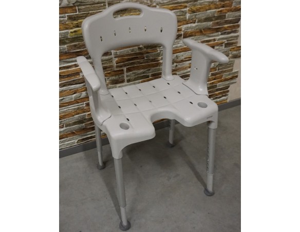 Krzesełko prysznicowe szwedzkiej firmy Etac Swift z wyjmowanymi podłokietnikami i oparciem do 160kg