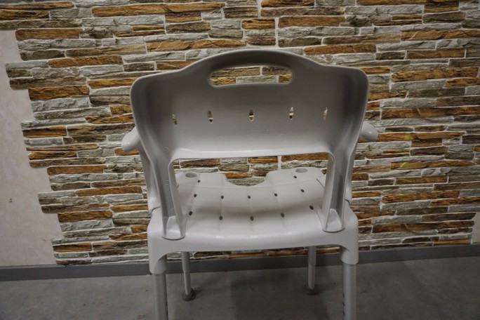 Krzesełko prysznicowe szwedzkiej firmy Etac...