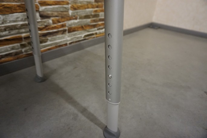 Krzesełko prysznicowe szwedzkiej firmy Etac...