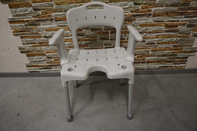 Krzesełko prysznicowe szwedzkiej firmy Etac...