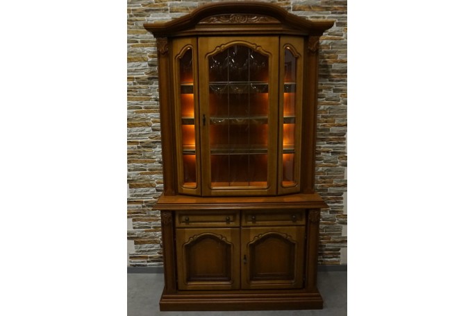 WITRYNA Z KOMODĄ ORZECH PODŚWIETLANA SZER. 118 CM