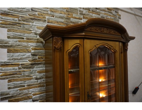 WITRYNA Z KOMODĄ ORZECH PODŚWIETLANA SZER. 118 CM