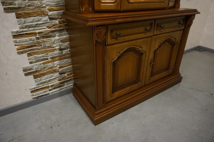 WITRYNA Z KOMODĄ ORZECH PODŚWIETLANA SZER. 118 CM