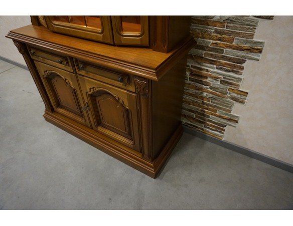 WITRYNA Z KOMODĄ ORZECH PODŚWIETLANA SZER. 118 CM