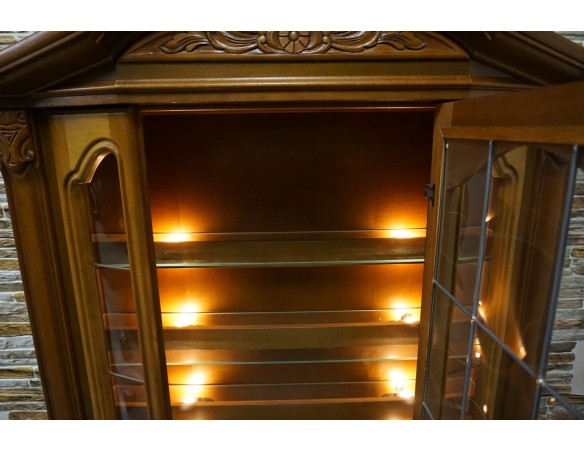 WITRYNA Z KOMODĄ ORZECH PODŚWIETLANA SZER. 118 CM