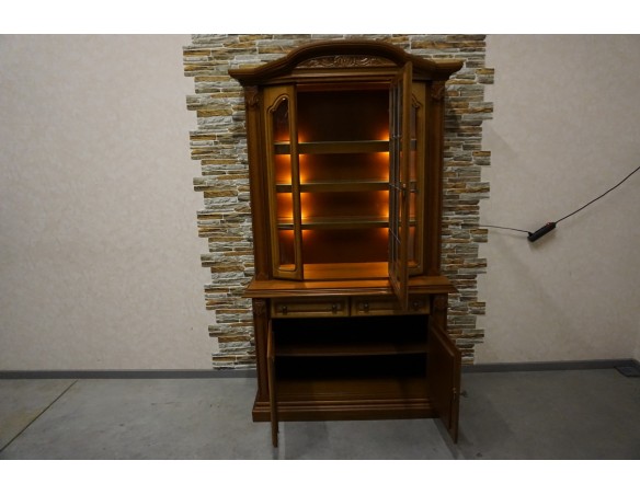 WITRYNA Z KOMODĄ ORZECH PODŚWIETLANA SZER. 118 CM