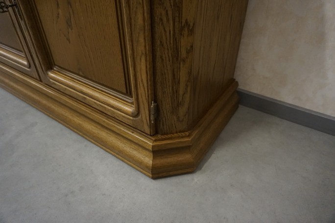 KOMODA DĘBOWA 4 DRZWIOWA SZER. 218 CM