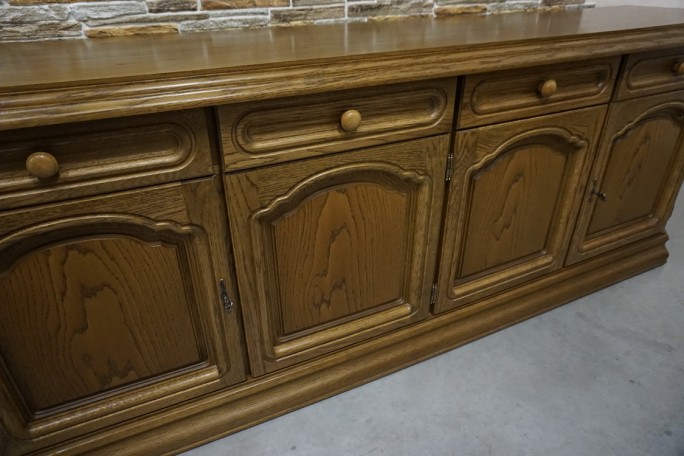 KOMODA DĘBOWA 4 DRZWIOWA SZER. 218 CM