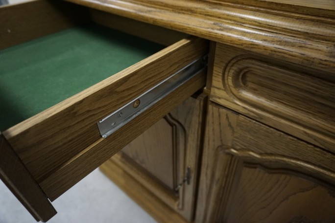 KOMODA DĘBOWA 4 DRZWIOWA SZER. 218 CM