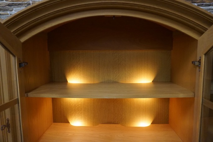 WITRYNA Z KOMODĄ PODŚWIETLANA JASNA 8 DRZWIOWA...