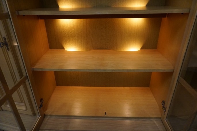 WITRYNA Z KOMODĄ PODŚWIETLANA JASNA 8 DRZWIOWA...