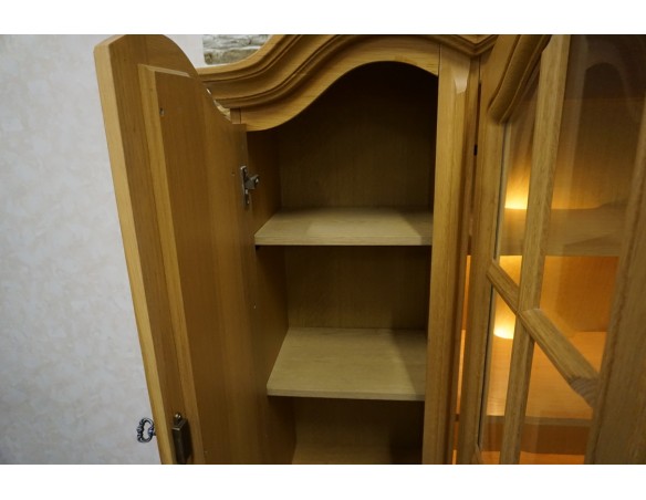 WITRYNA Z KOMODĄ PODŚWIETLANA JASNA 8 DRZWIOWA SZER. 177 CM