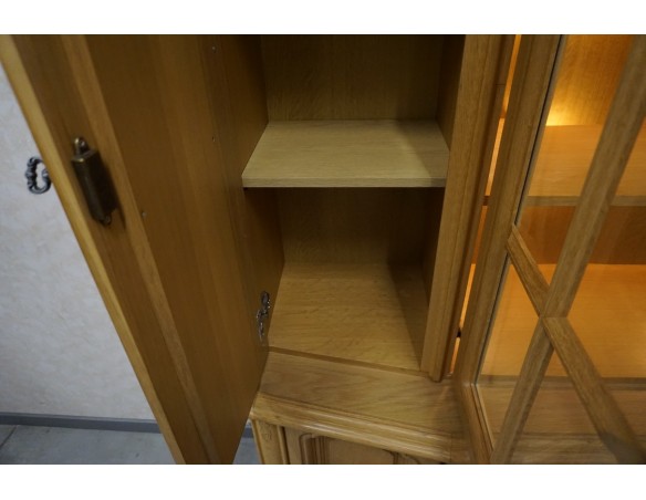 WITRYNA Z KOMODĄ PODŚWIETLANA JASNA 8 DRZWIOWA SZER. 177 CM