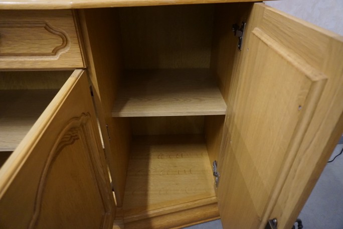 WITRYNA Z KOMODĄ PODŚWIETLANA JASNA 8 DRZWIOWA...