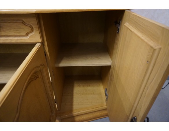 WITRYNA Z KOMODĄ PODŚWIETLANA JASNA 8 DRZWIOWA SZER. 177 CM