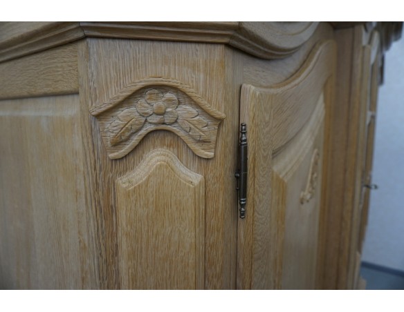 WITRYNA KREDENS JASNY LITY DĄB PODŚWIETALANA SZER. 232 CM