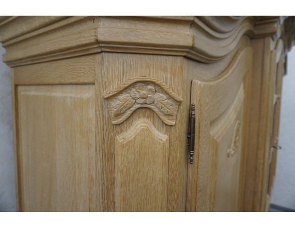 WITRYNA KREDENS JASNY LITY DĄB PODŚWIETALANA SZER. 232 CM