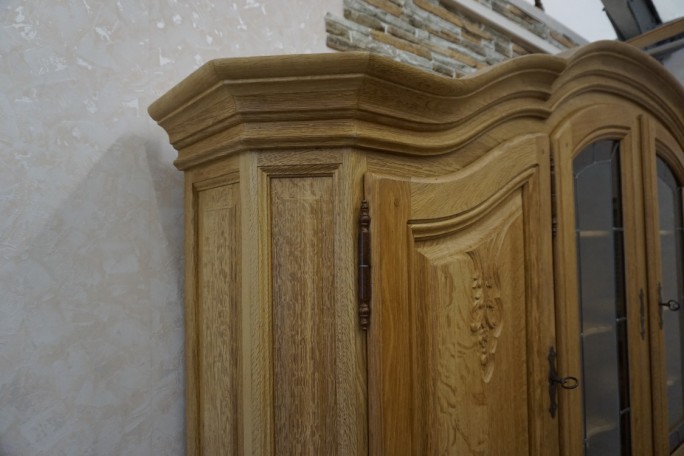 WITRYNA Z KOMODĄ LITY DĄB 8 DRZWIOWA SZER. 275 CM