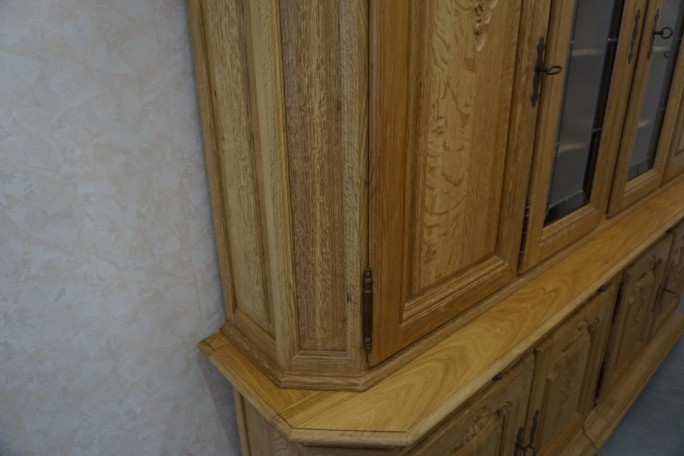 WITRYNA Z KOMODĄ LITY DĄB 8 DRZWIOWA SZER. 275 CM