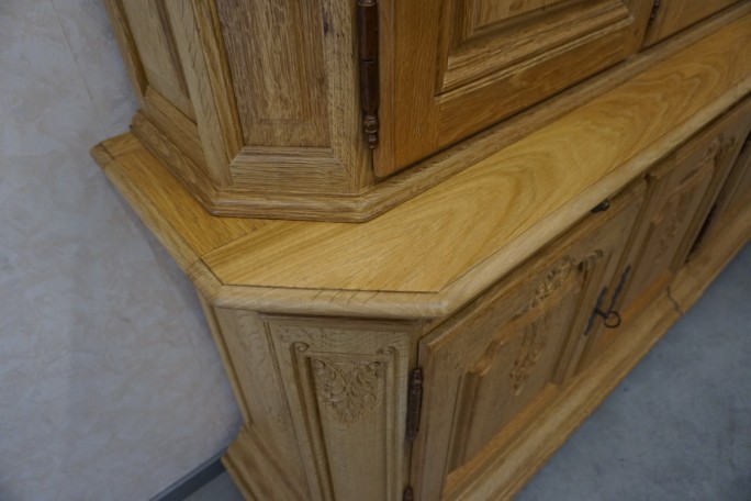 WITRYNA Z KOMODĄ LITY DĄB 8 DRZWIOWA SZER. 275 CM