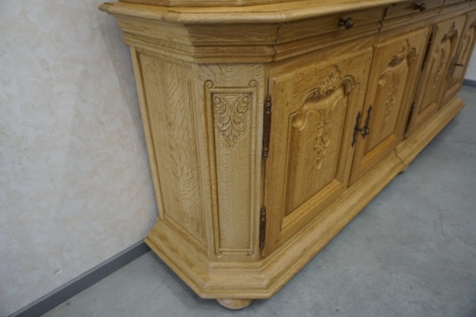 WITRYNA Z KOMODĄ LITY DĄB 8 DRZWIOWA SZER. 275 CM