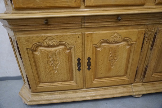 WITRYNA Z KOMODĄ LITY DĄB 8 DRZWIOWA SZER. 275 CM