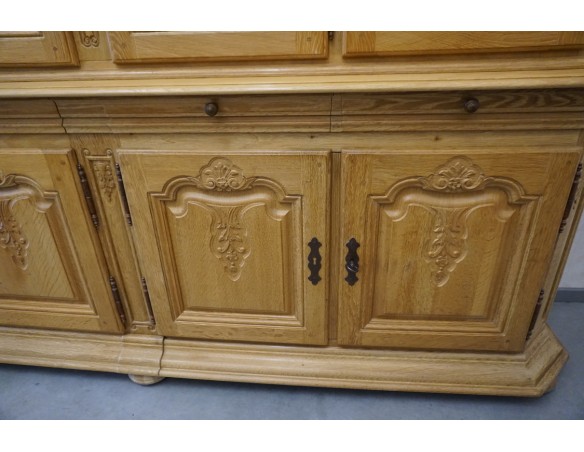 WITRYNA Z KOMODĄ LITY DĄB 8 DRZWIOWA SZER. 275 CM