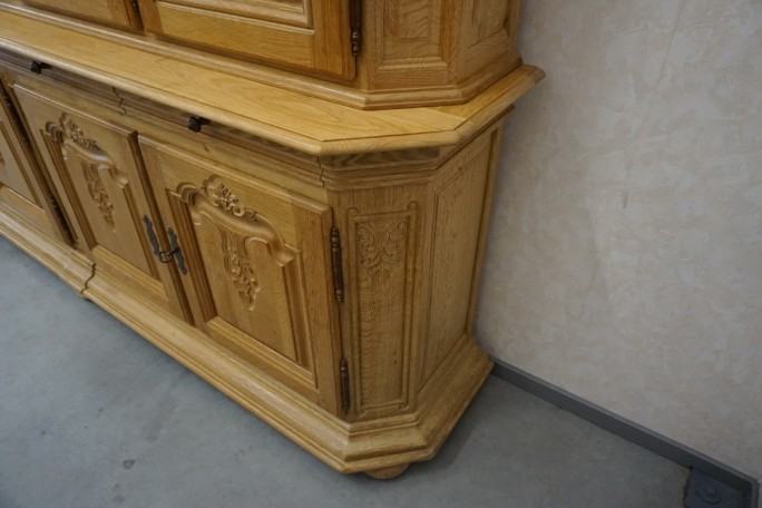 WITRYNA Z KOMODĄ LITY DĄB 8 DRZWIOWA SZER. 275 CM