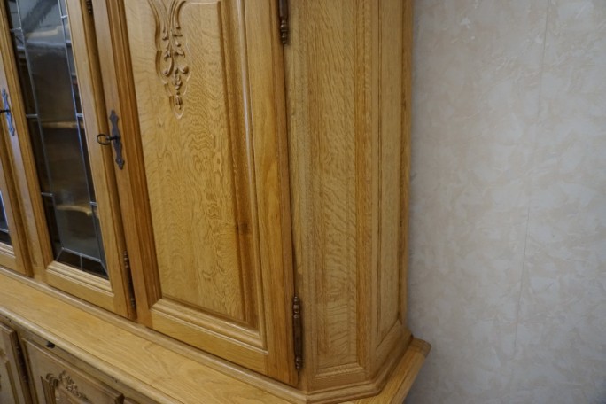 WITRYNA Z KOMODĄ LITY DĄB 8 DRZWIOWA SZER. 275 CM