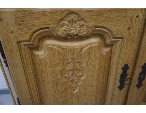 WITRYNA Z KOMODĄ LITY DĄB 8 DRZWIOWA SZER. 275 CM