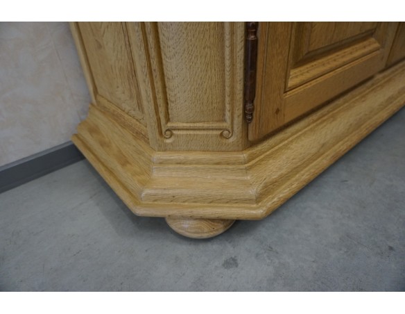 WITRYNA Z KOMODĄ LITY DĄB 8 DRZWIOWA SZER. 275 CM