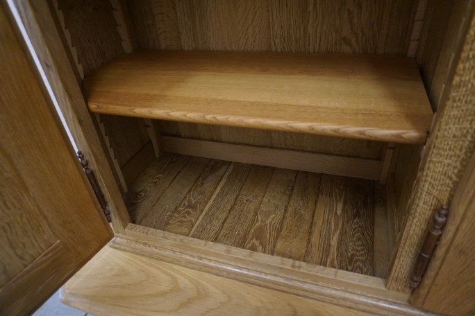 WITRYNA Z KOMODĄ LITY DĄB 8 DRZWIOWA SZER. 275 CM