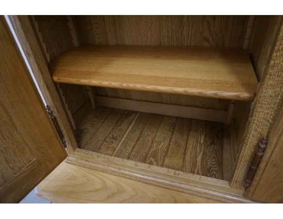 WITRYNA Z KOMODĄ LITY DĄB 8 DRZWIOWA SZER. 275 CM