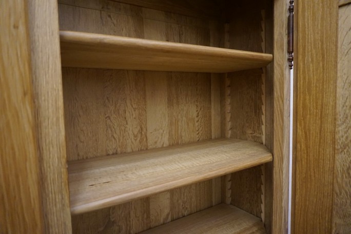 WITRYNA Z KOMODĄ LITY DĄB 8 DRZWIOWA SZER. 275 CM