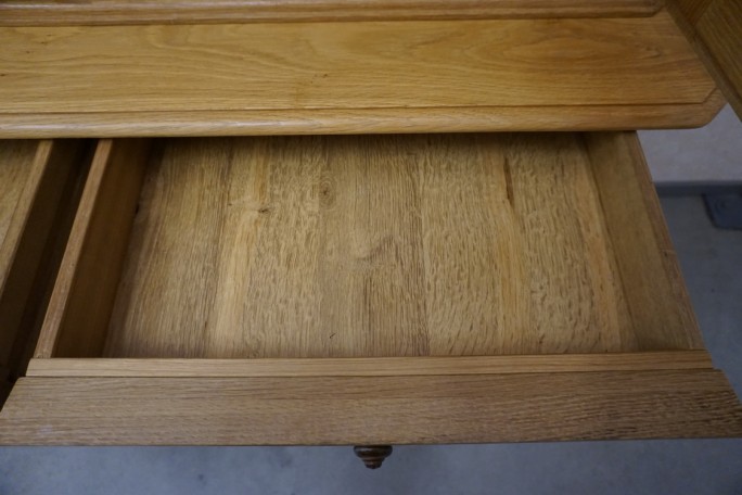 WITRYNA Z KOMODĄ LITY DĄB 8 DRZWIOWA SZER. 275 CM